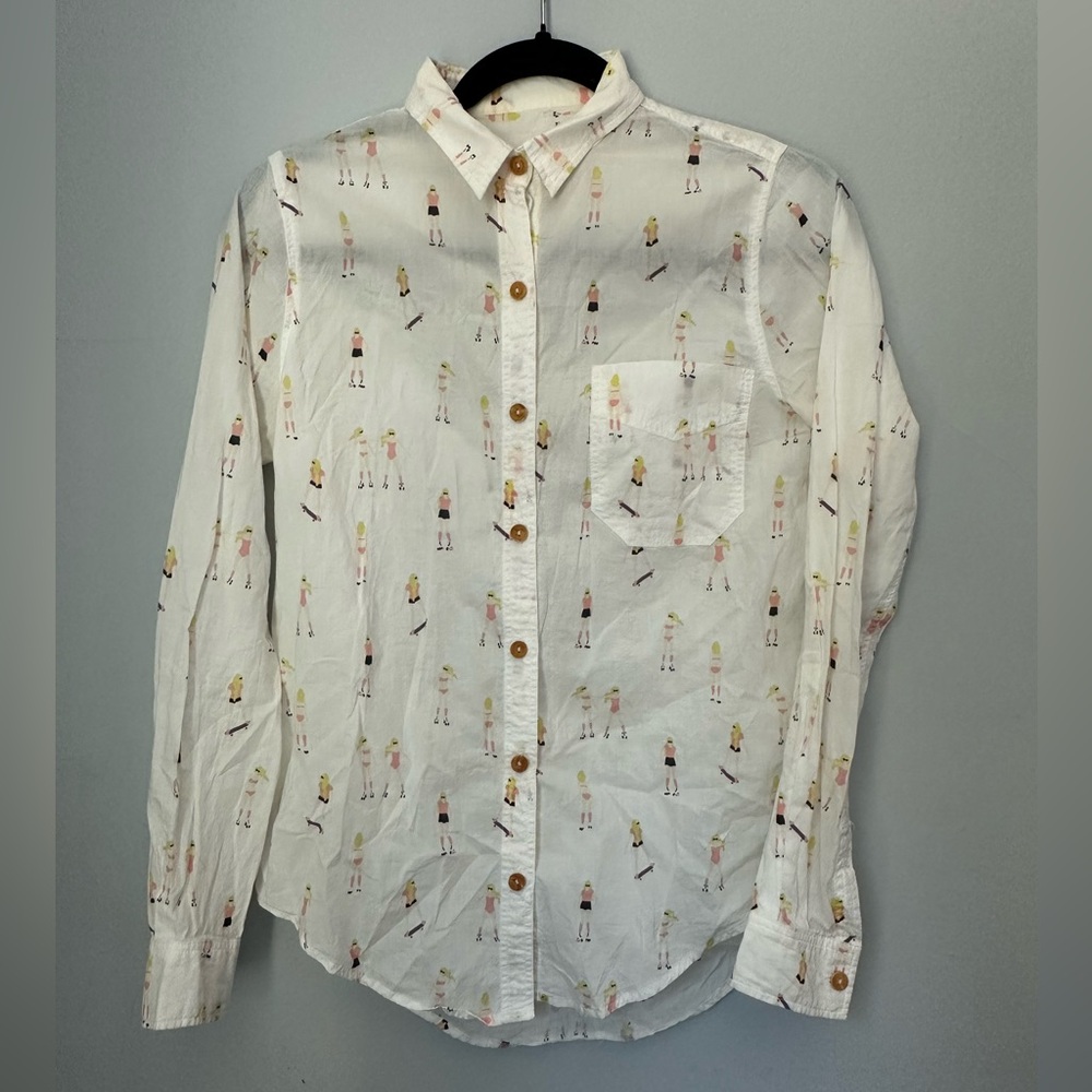 Acoté Women’s White Casual Button Down Shirt with Playful Print